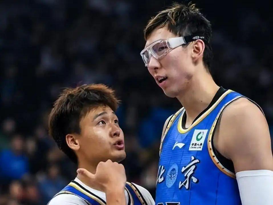 必威体育-进攻篮板6比17!北京花1亿买的中锋,护框能力体现在哪?